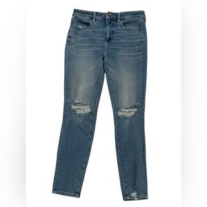 American Eagle Hi-Rise Jegging
Classic Blue Distressed Women Jeans Size 6 Short